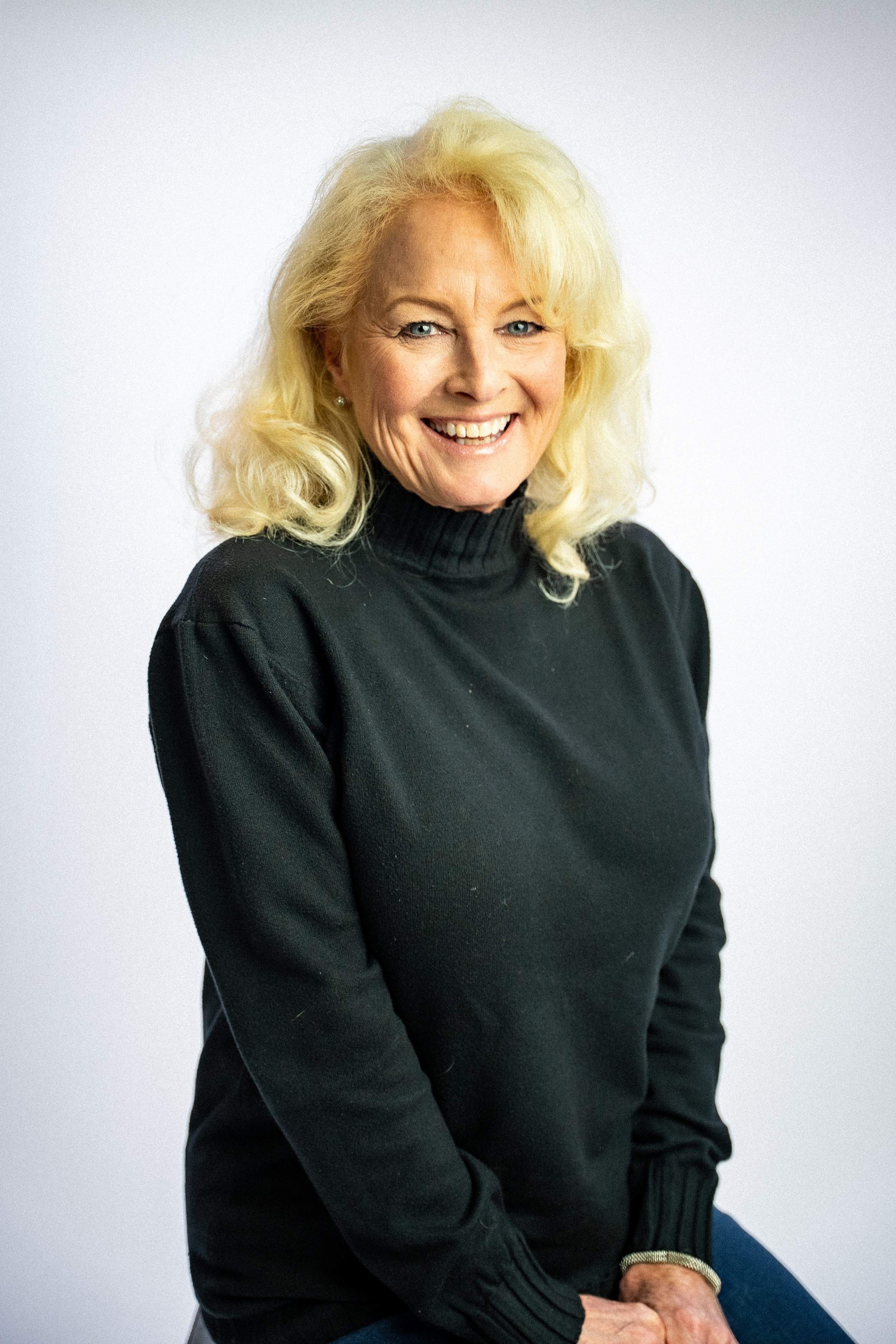 Lynn Hackman, KWAVE Mid Day host
